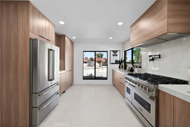 1975 E Mark Leslie, Palm Springs, California 92264