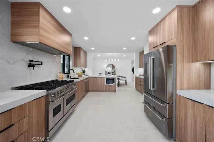 1975 E Mark Leslie, Palm Springs, California 92264