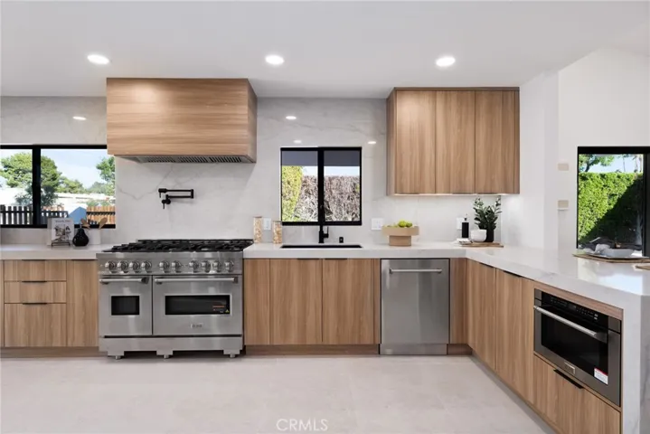 1975 E Mark Leslie, Palm Springs, California 92264