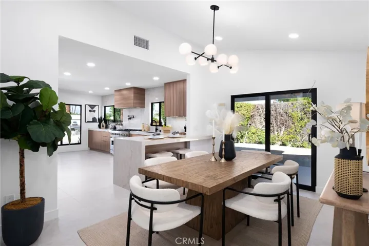 1975 E Mark Leslie, Palm Springs, California 92264