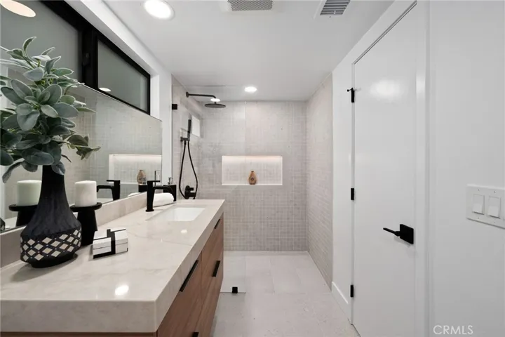 1975 E Mark Leslie, Palm Springs, California 92264