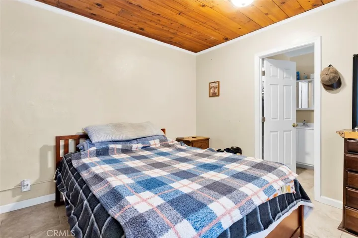 21998 Biloxi Road, Apple Valley, California 92307