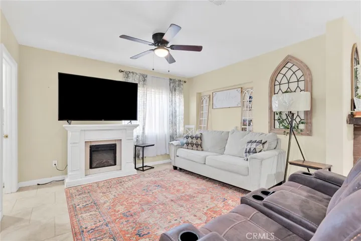 21998 Biloxi Road, Apple Valley, California 92307