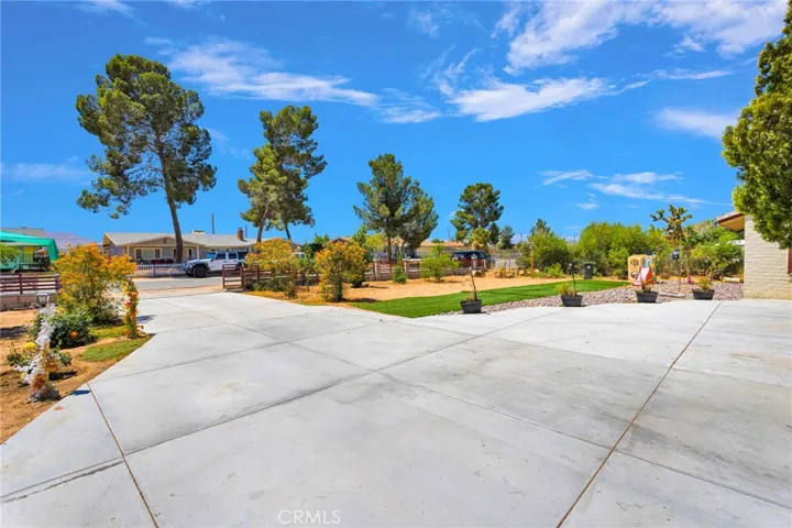 21998 Biloxi Road, Apple Valley, California 92307