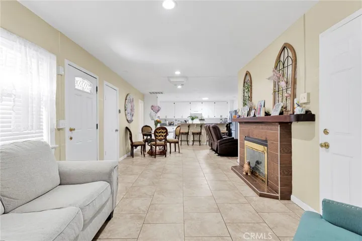 21998 Biloxi Road, Apple Valley, California 92307