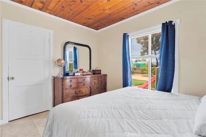 21998 Biloxi Road, Apple Valley, California 92307