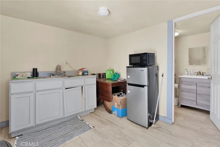 21998 Biloxi Road, Apple Valley, California 92307