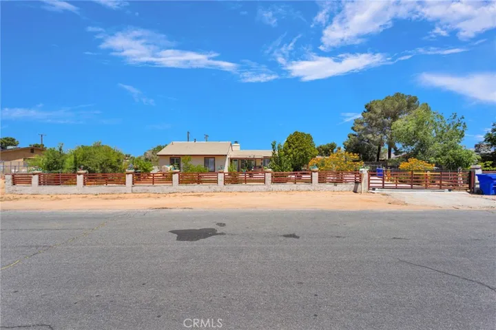 21998 Biloxi Road, Apple Valley, California 92307