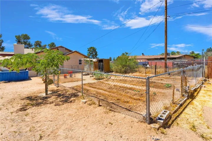 21998 Biloxi Road, Apple Valley, California 92307