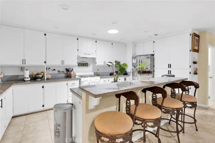 21998 Biloxi Road, Apple Valley, California 92307