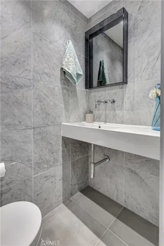Bath 1/2
