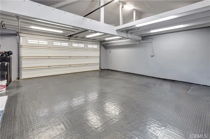 Oversized 2 car garage
