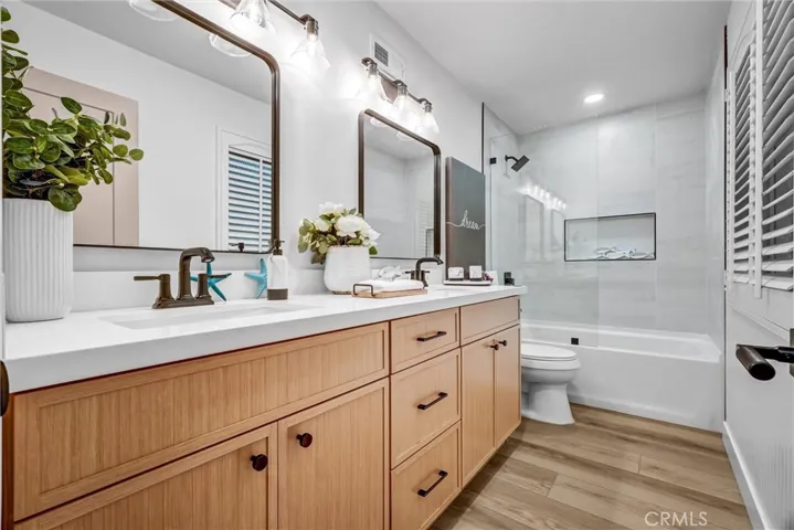 Hallway bathroom with tub