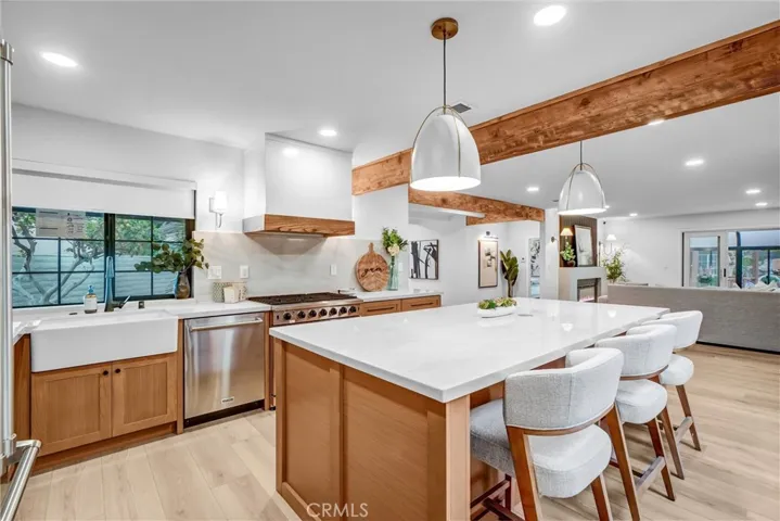 Look at those exposed beams!