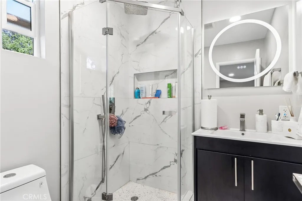 Main house ensuite bathroom