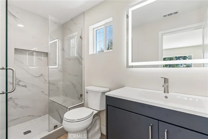 ADU upstairs ensuite bathroom in bedroom 2