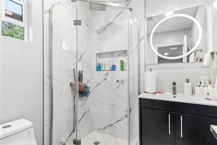 Main house ensuite bathroom