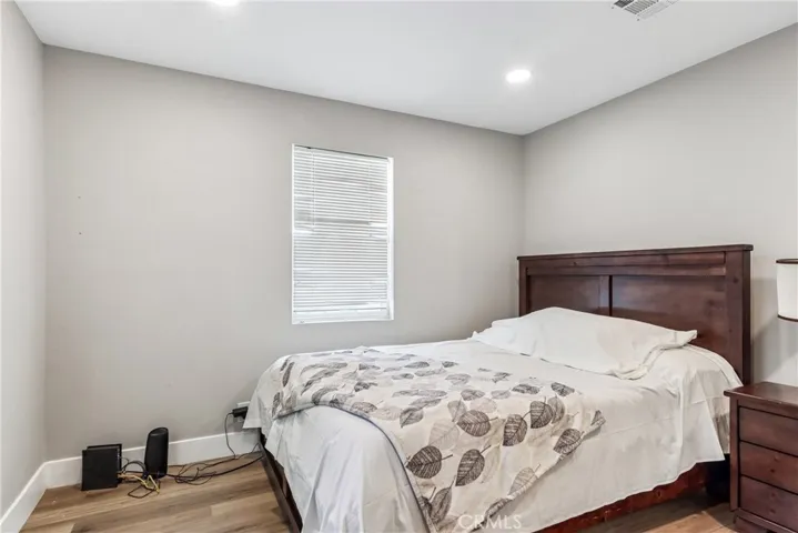 Main house bedroom 2