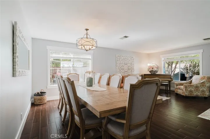 Extra Large Formal Dining Space