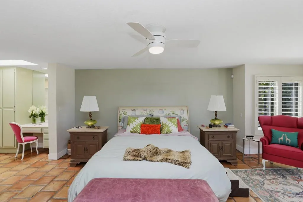 53-Bedroom