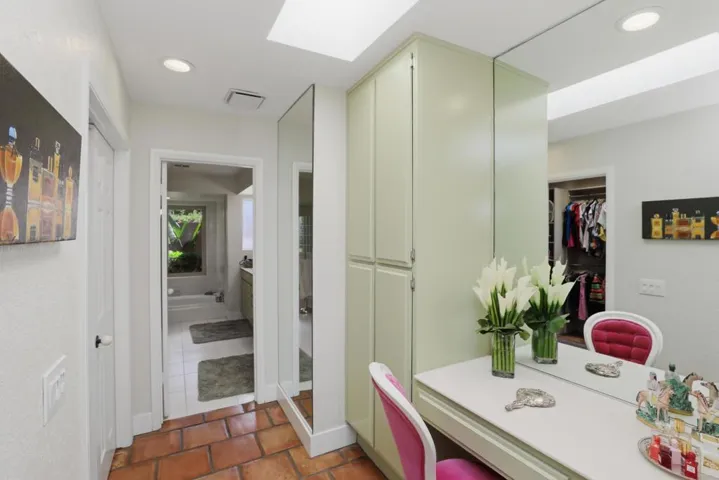56-Bathroom