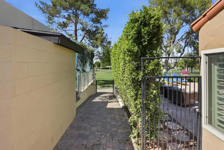 Private access to golf course