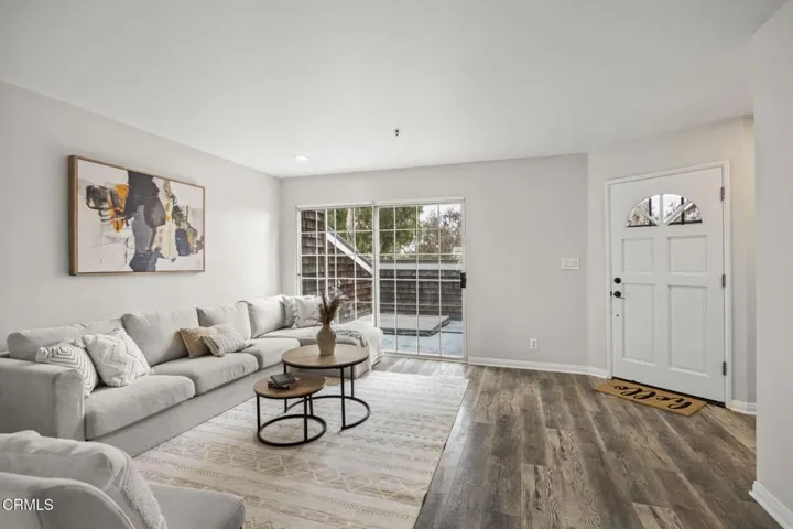 8-web-or-mls-UpmarketMedia_2835Har-21