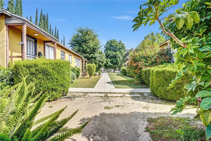 15212 Victory Blvd, Van Nuys, California 91411
