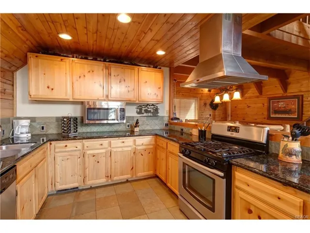 39697 Lake Drive, Big Bear, California 92315