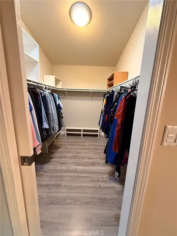 Main Bedroom Walk In Closet