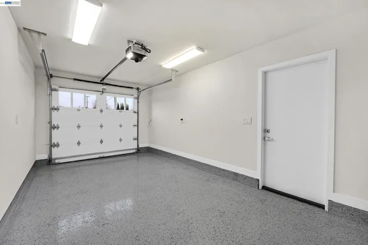 1 Car Garage