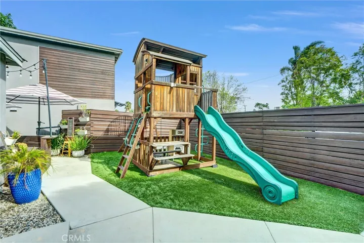 6830 Bothwell, Reseda, California 91335