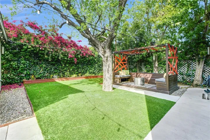 6830 Bothwell, Reseda, California 91335