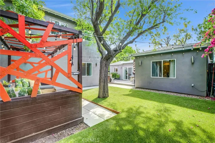 6830 Bothwell, Reseda, California 91335