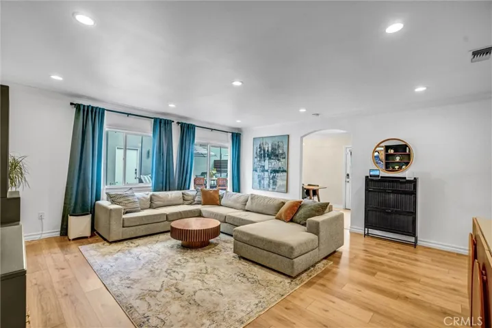 6830 Bothwell, Reseda, California 91335