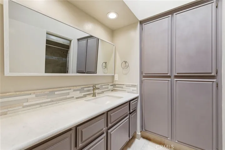 7313 Calle Los Manzanos, Bakersfield, California 93309