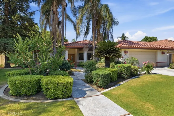 7313 Calle Los Manzanos, Bakersfield, California 93309