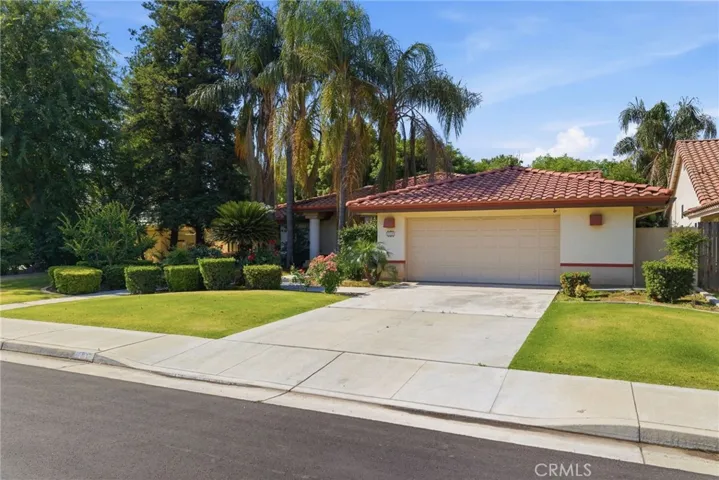 7313 Calle Los Manzanos, Bakersfield, California 93309