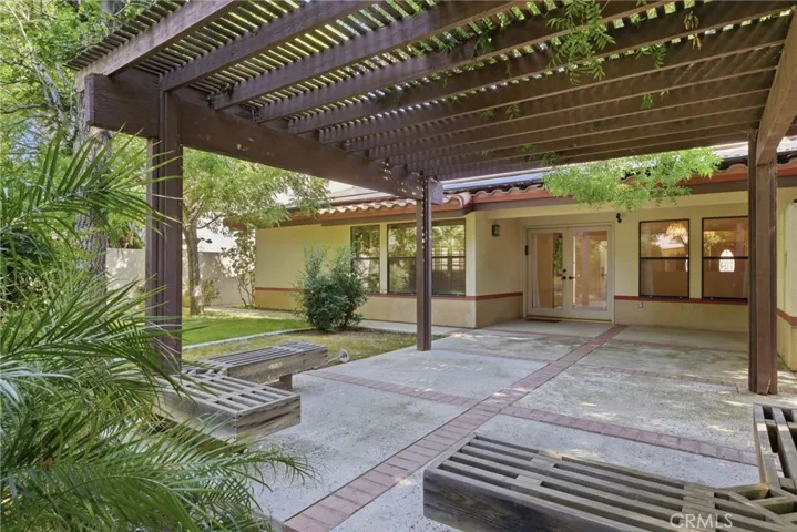 7313 Calle Los Manzanos, Bakersfield, California 93309