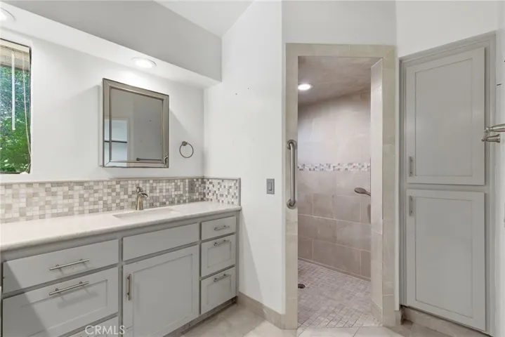 7313 Calle Los Manzanos, Bakersfield, California 93309