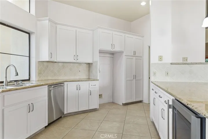 7313 Calle Los Manzanos, Bakersfield, California 93309