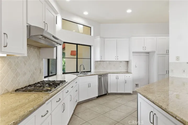 7313 Calle Los Manzanos, Bakersfield, California 93309