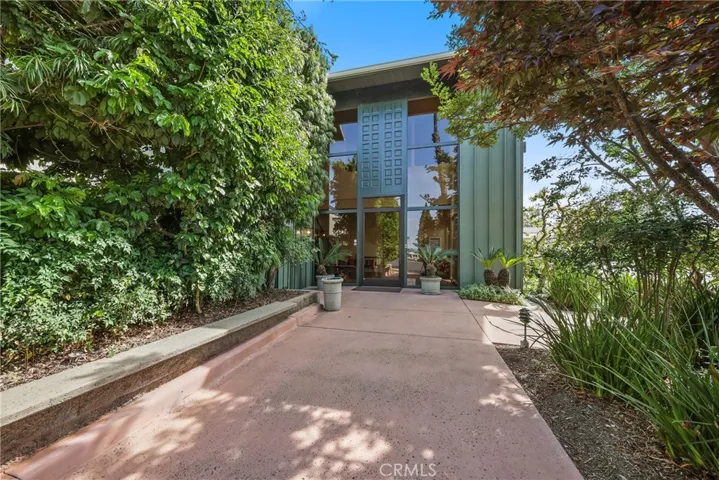 CLUBHOUSE ENTRANCE