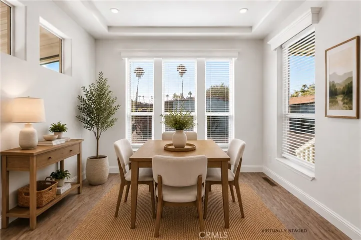 DIGITAL STAGED DINNING ROOM