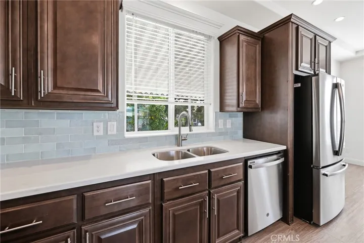 SINK WINDOW