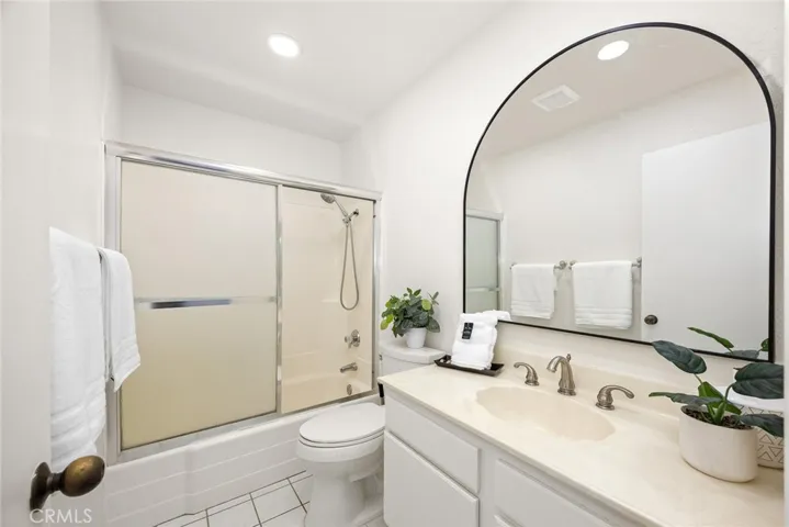 Hallway bathroom with tub