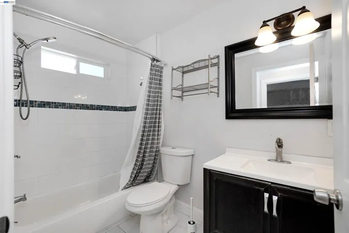 2821 Vallecito Pl, Oakland, California 94606
