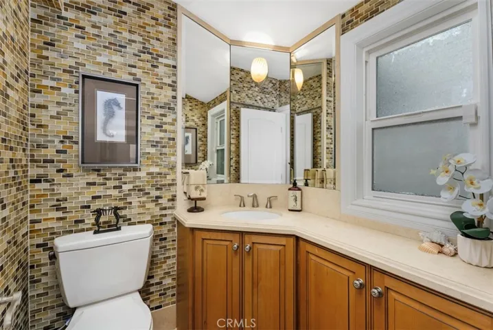 1/2 Bath
