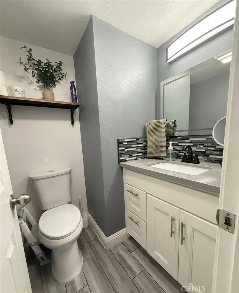 1/2 Bath