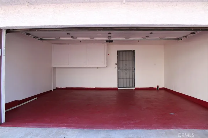 Attached 2 Car Garage With Direct Entry